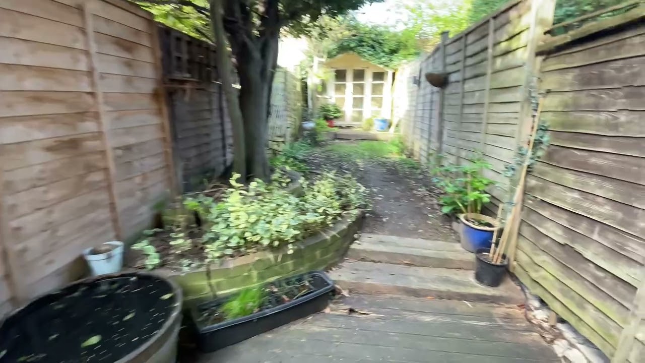 2 bedroom garden flat on Merton Road in Southfields