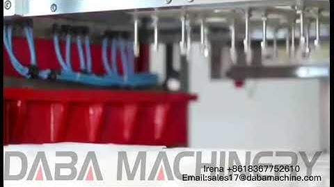 Plastic thermoforming machine stacking station