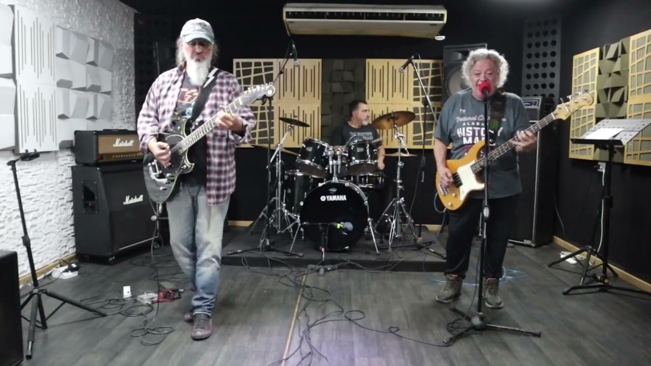 04  - Año Luz en El Salmón - Dando vueltas