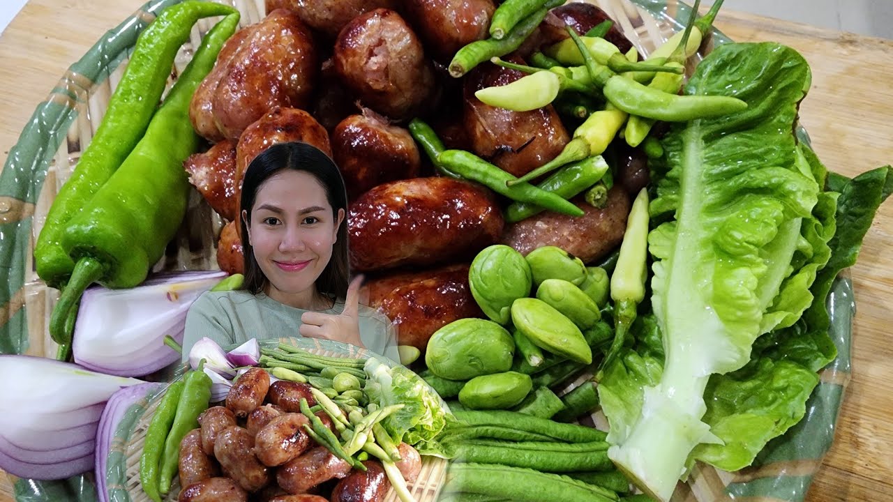 ไส้กรอกอีสานหมู ร้านประจำมาแล้วค่ะ กินคู่กับผักสดพริกสดอร่อยมากค่ะ