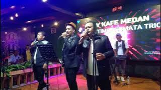 Permata Trio Show Time Di Rey Kafe.... Penonton Membludak Lagu:Dang Penghianat Au