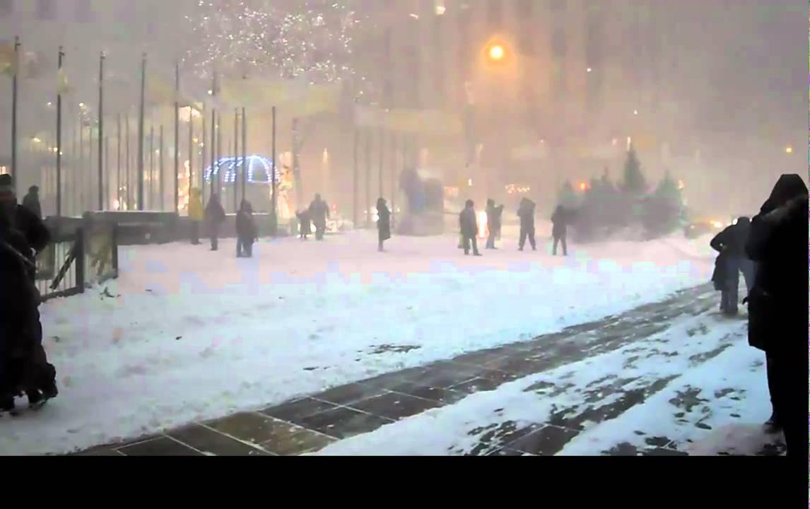 nyc blizzard of 2010 at rockefeller center - YouTube