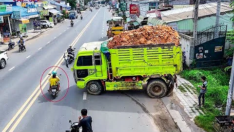 Best Start project Landfill by Expertly Skill Driver Dozer KOMATSU D31P Pushing SoilRock  &5T Trucks