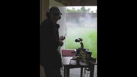 Shooting a flintlock rifle
