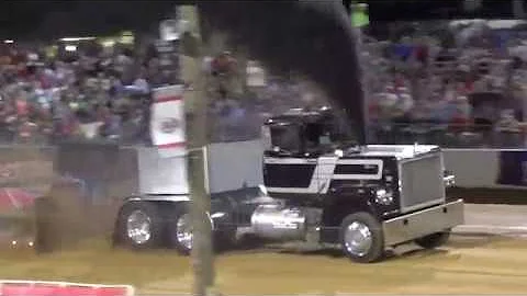 Evan Moser "Magnum Force" modified semi pull at th...