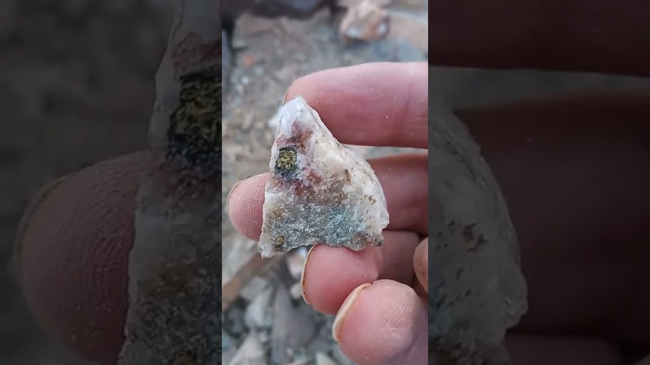 معدن البريت من أقوي العلامات الدله على تمركز الذهب والفضه