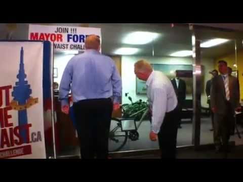 World S Fattest Mayor Trips And Twists Ankle During Weigh In You You Premium