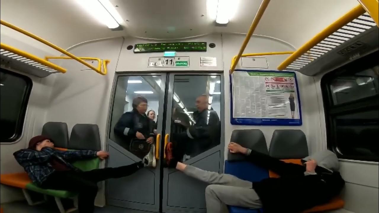 Не пустил контролера. Не пустил контролера. Не пустил контролера. Пьяные контроллеры курск. Осторожно двери закрываются следующая станция полежаевская.