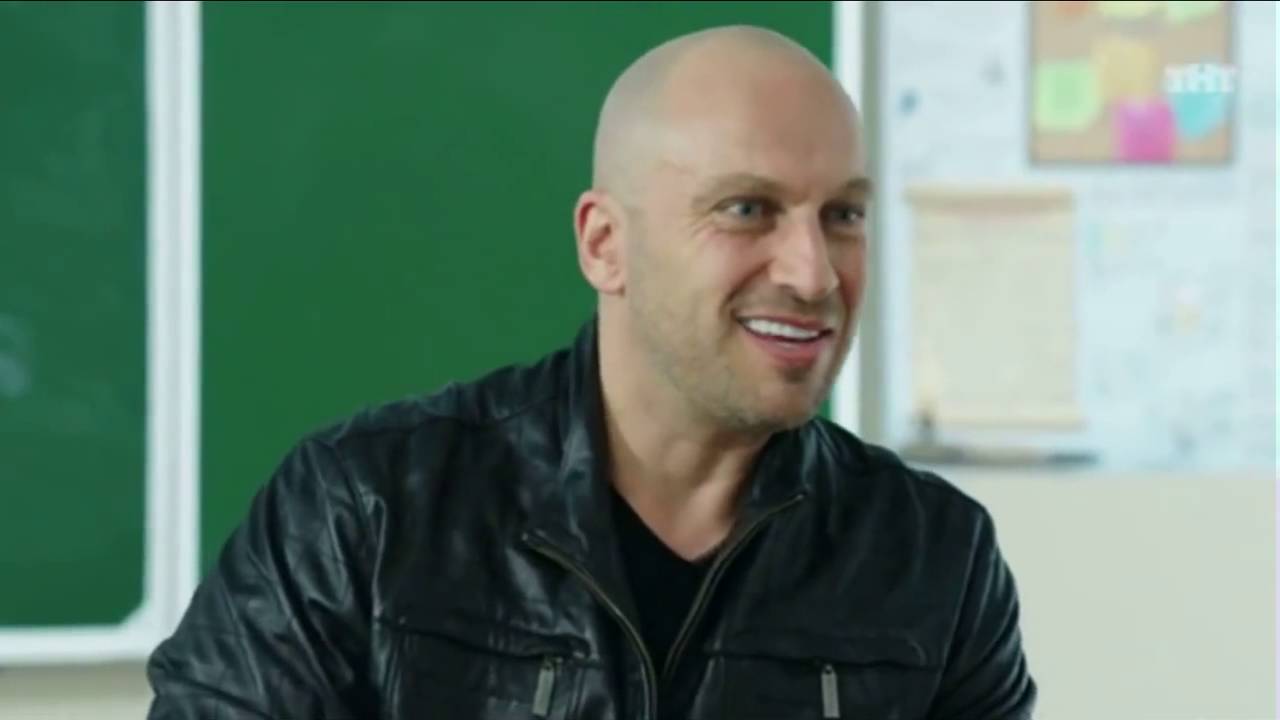 Хитро писю к носу подтянула - YouTube