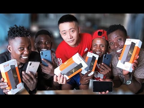 Quanglinhvlogs || Anh ( Chị , Em ) Việt Nam Gửi Tặng Team Châu Phi 4 Smartphone