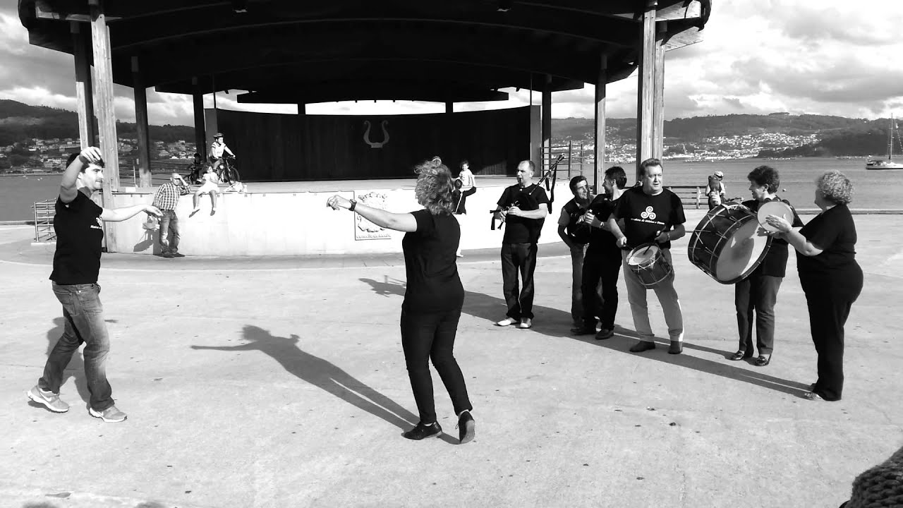 Ribeirana de Vigo.  ( Moañesa de Música é Danza )