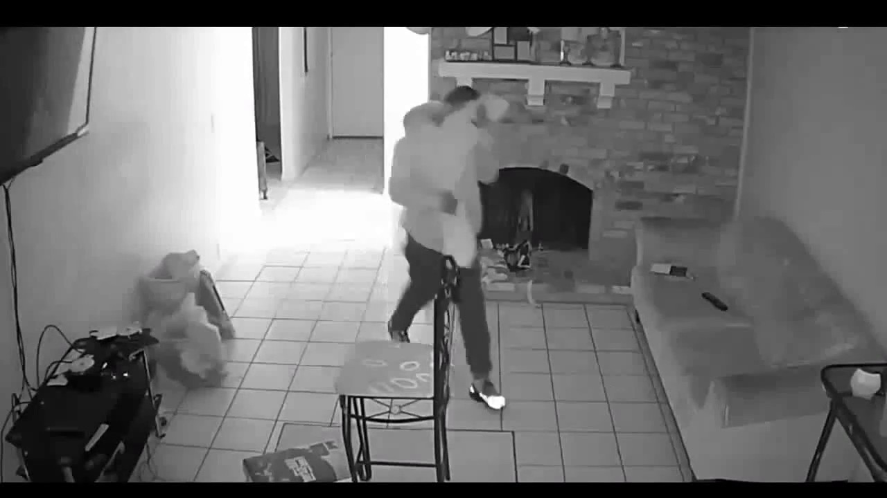 Burglar break in caught on home security camera | CCTV Footage Los ...