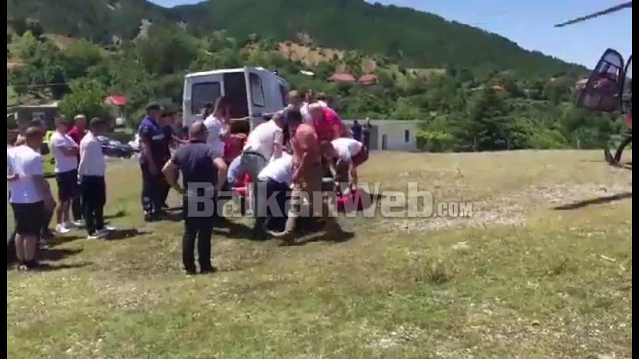 Makina përplas motorin në Fushë-Arrëz, 32-vjeçari transportohet me helikopter në Tiranë