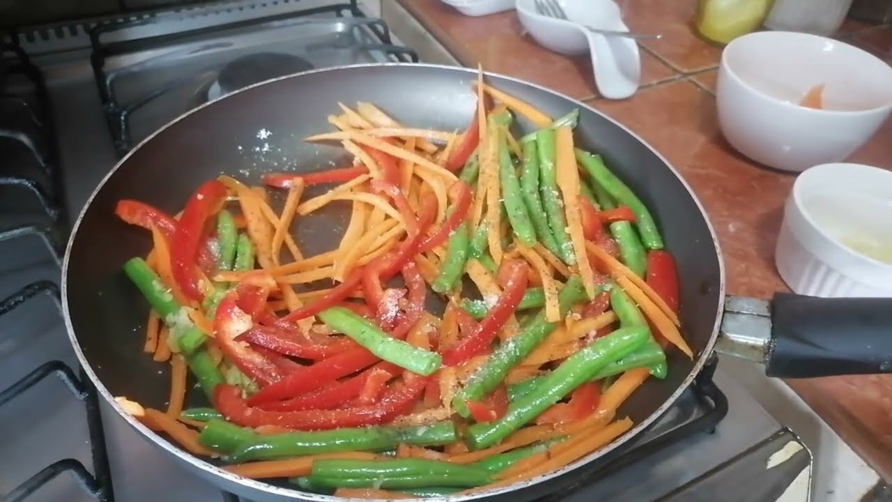 POLLO A LA PLANCHA CON VERDURAS RECETA ECONOMICA COMIDA PERUANA EL COCINERO BOMBERO