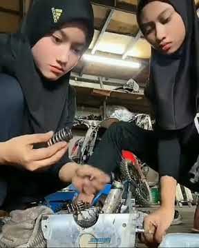 Story WA mekanik cewek cantik