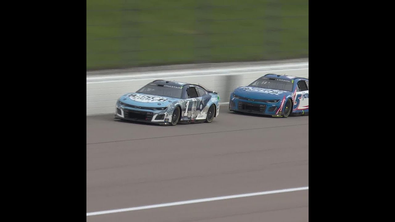 Kyle Larson and Ross Chastain battle at Kansas #nascar