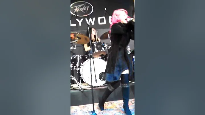 Allison iraheta & Halo Circus - Out of Love @Peavy...