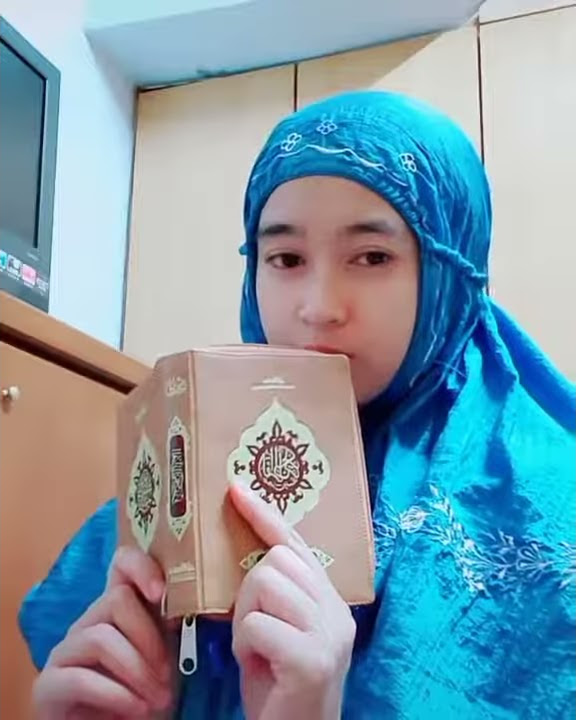 #Story wa terbaru cewek manis baca alquran