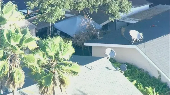 Person suspected in Modesto deadly shooting barric...