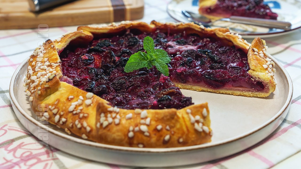 Galette cu visine, o tarta rustica cu fructe si aluat fraged | JamilaCuisine