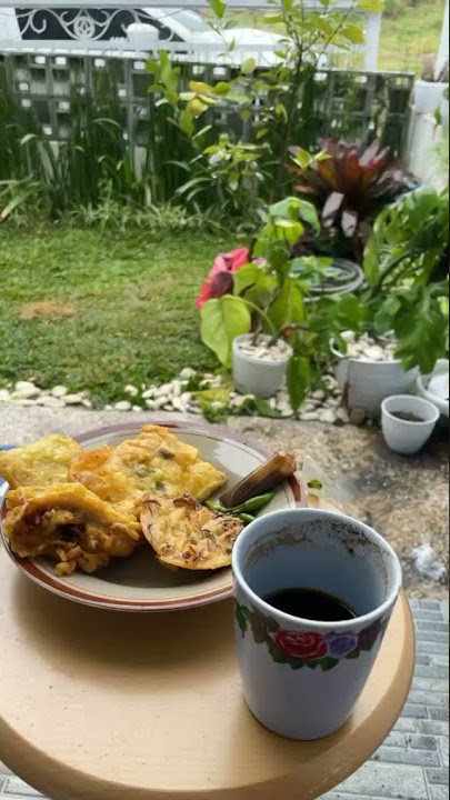 MAKAN GORENGAN DAN KOPI DI DEPAN RUMAH PAGI HARI | HALU STORY #shorts  #storyhalu #storyig #storywa