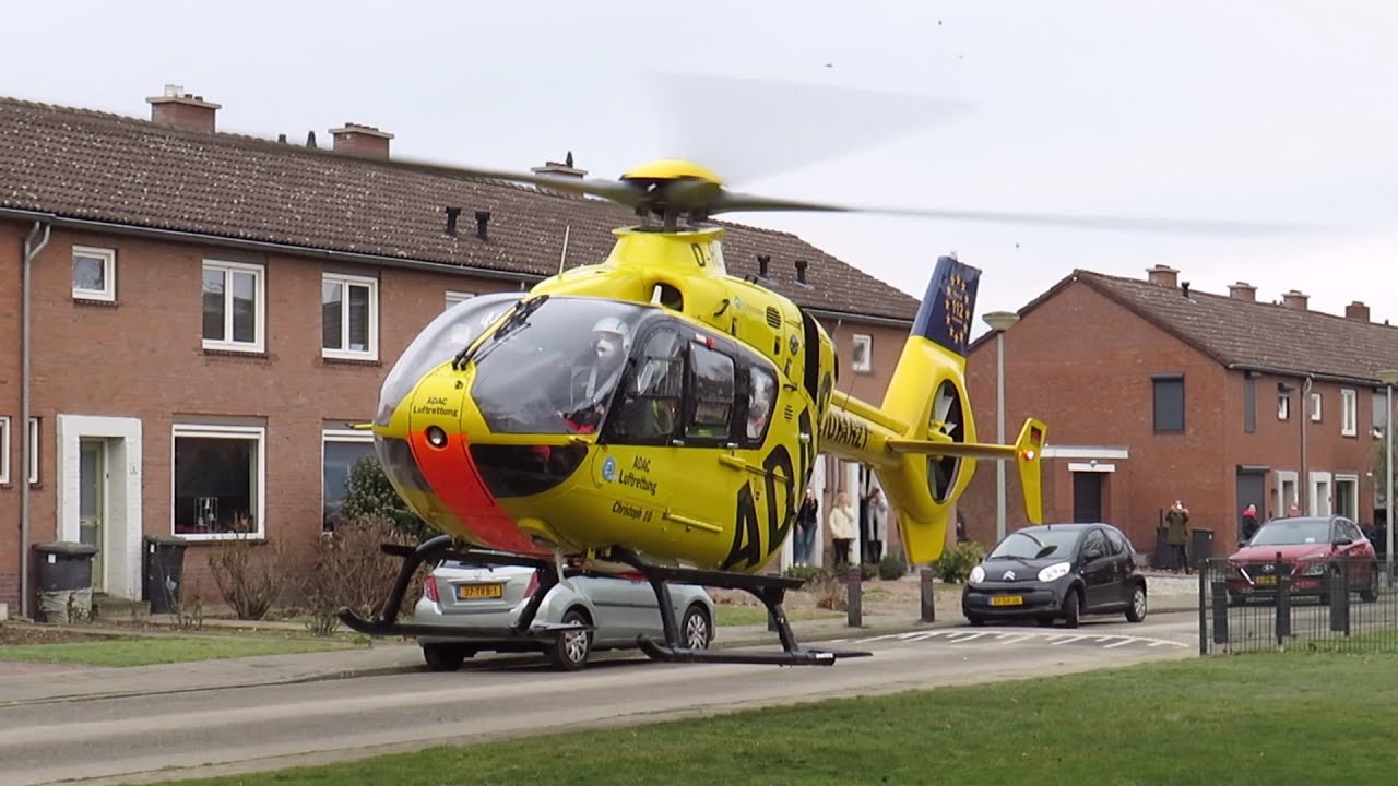 Start D-HLCK ADAC Luftrettung + 24-152 met spoed naar het MUMC+ vanaf een bedelving in Brunssum