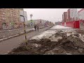 64 автобус выезжает с остановки ЖК Кристалл на улицу Степанца в Омске, в марте 2024