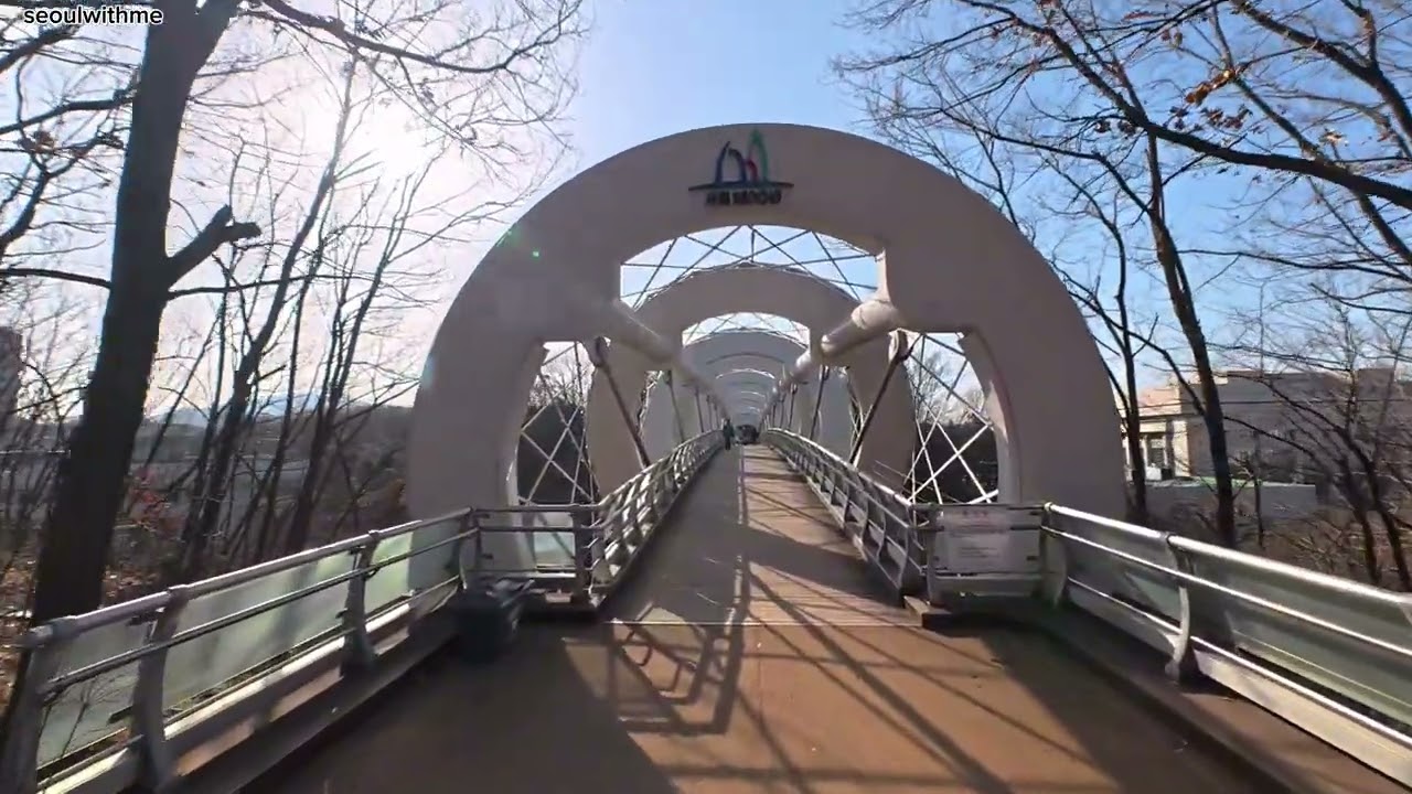 A quick tour of Silkworm Bridge.누에다리의 짧고 감각적인 시네마틱 투어