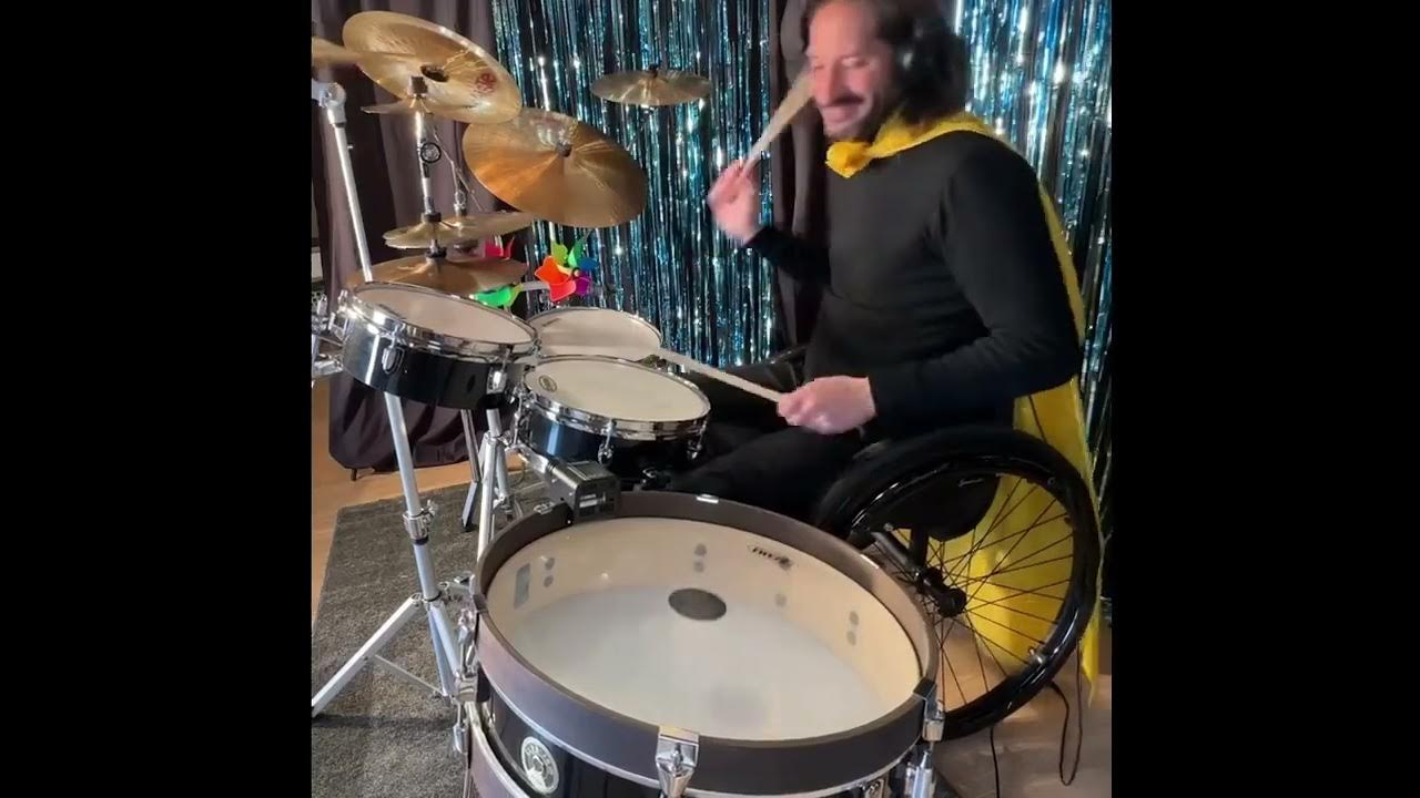 L’Uomo Tigre Drum cover suonare la batteria in sedia a rotelle YouTube