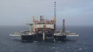 Pioneering Spirit removing the Yme topsides