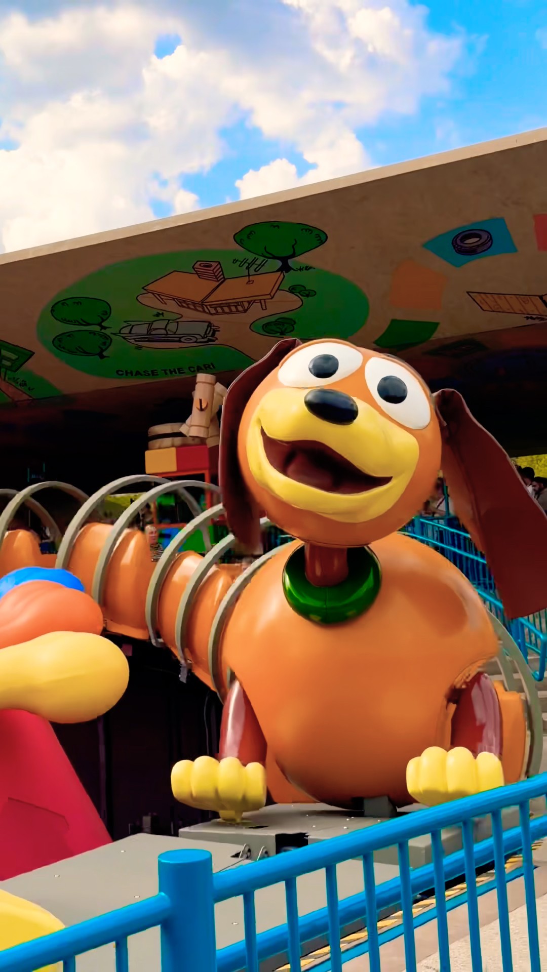 Slinky Dog Zig Zag Spin is lots of Fun for all the Family