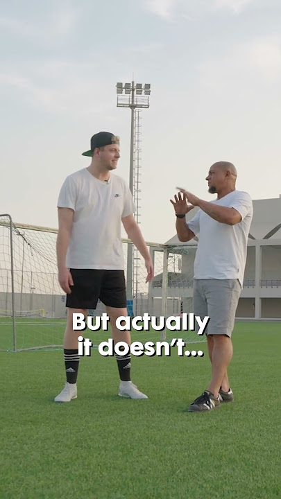 Roberto Carlos Teaches The UFO Freekick! 🛸💥