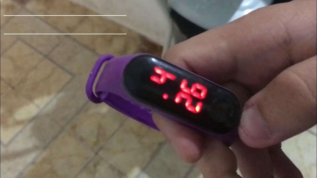 Aprenda a ajustar a hora deste relógio digital. YouTube