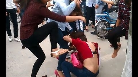 GÁI XINH VÀ GÁI XẤU - cuộc chiến không cân sức