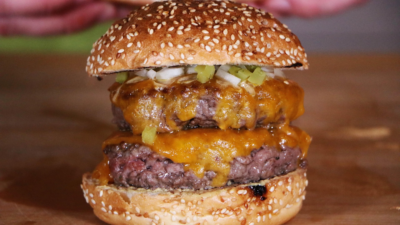 DOUBLE CHEESEBURGER - Dry Aged Beef Burger - By Customgrill - YouTube