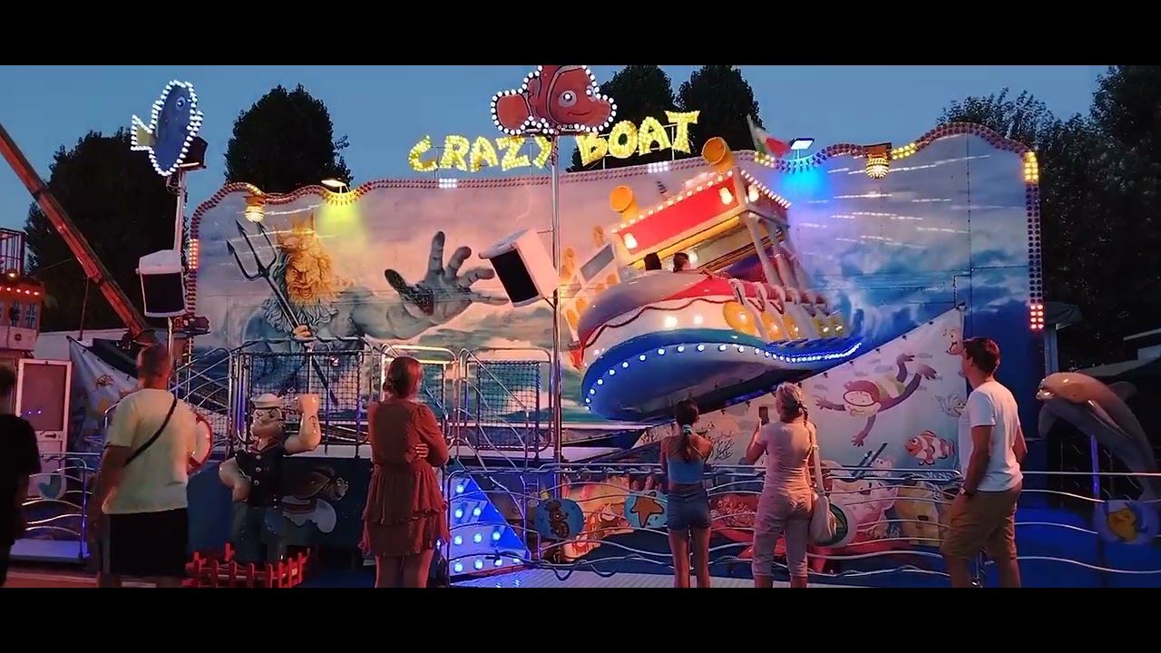Crazy Boat Giostra Bibione - YouTube