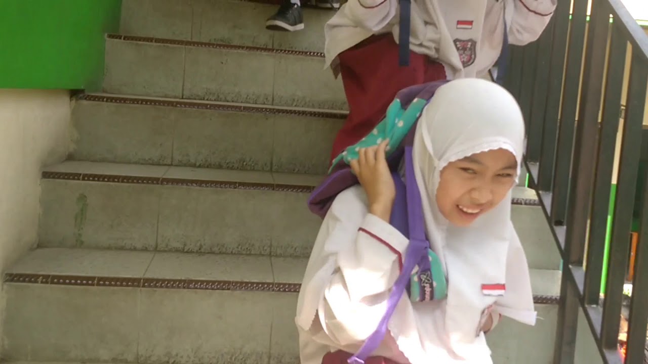 SIMULASI PENANGANAN BENCANA (GEMPA BUMI) SDIT TARUNA ROBBANI