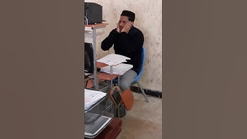 مقطع للقارئ محمد زليف اثناء العمل