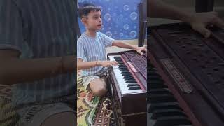 A cute kid learns music#viral#shorts#trending🙏❤️👍