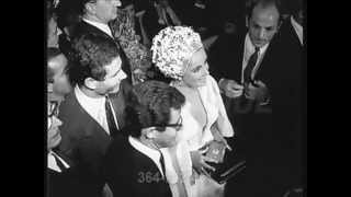 Elizabeth Taylor Receiving Award in Italy