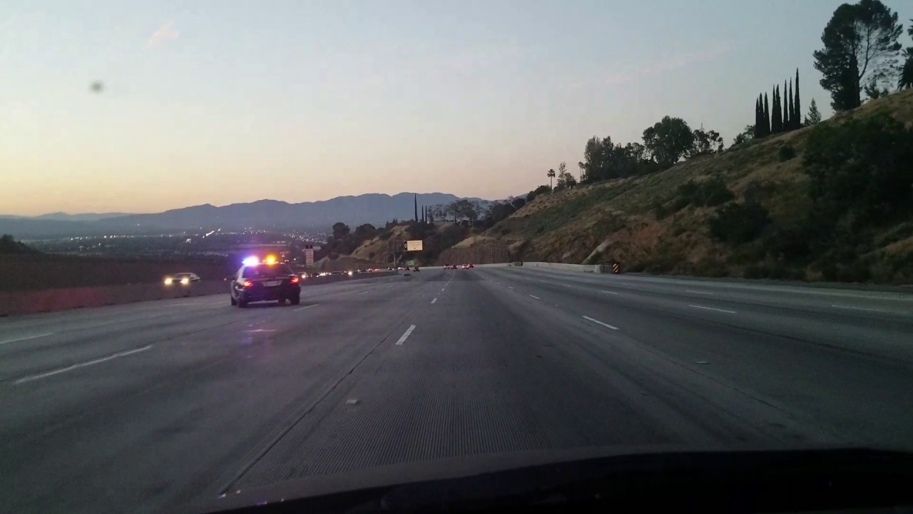 Cop swerves side to side to shut down 6-lane highway - YouTube
