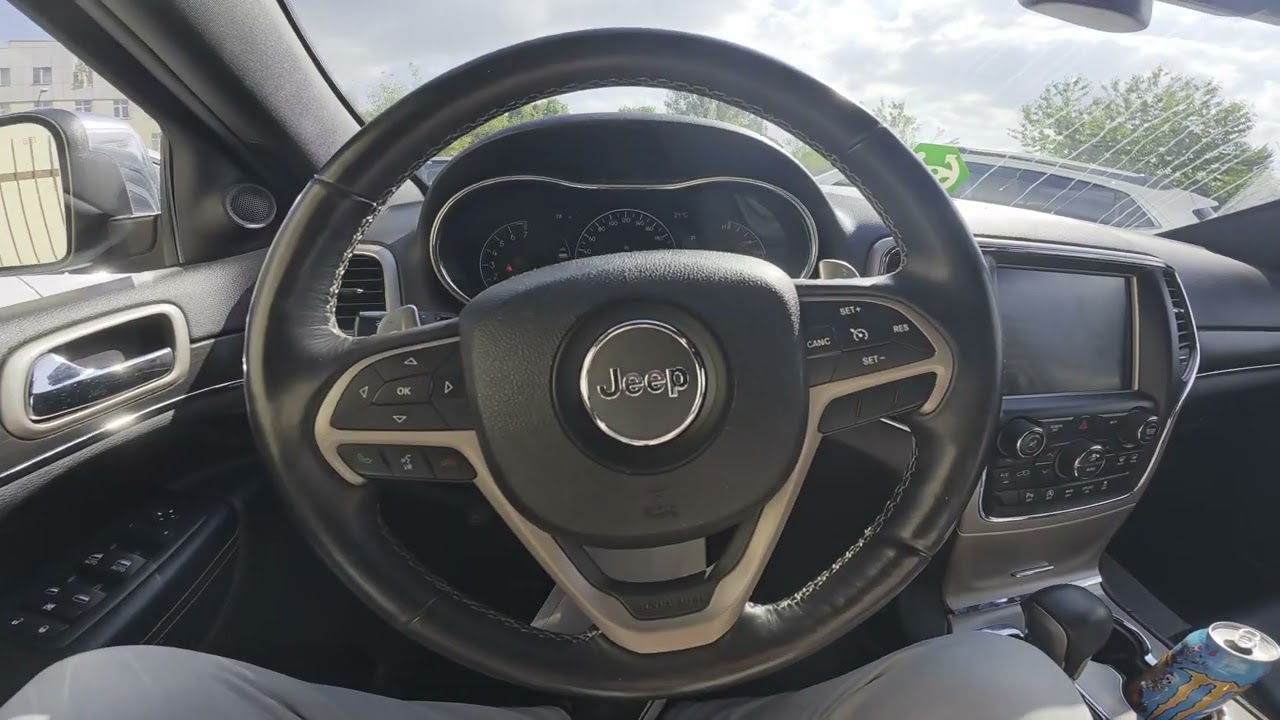 JEEP Grand Cherokee IV – Как включить систему помощи при торможении на задних парковочных местах