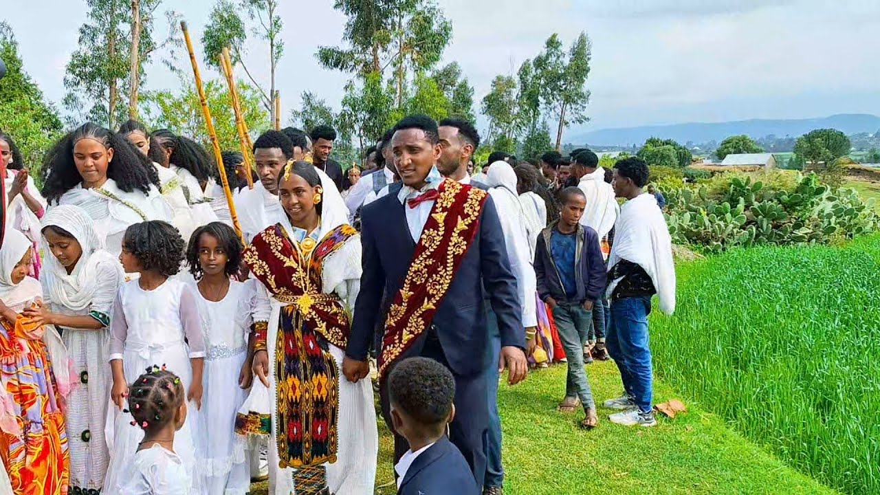 ባህላዊ ጭራ ጆን ብርሃነ ክረምቲ ዓድና መርዓ ደስ ክብል #neweritreanmusic #ethiopianmusic #yonasmaynas 