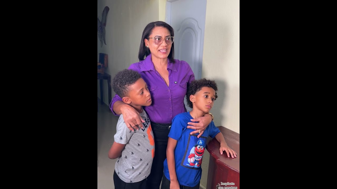 Mujer deja sus hijos con su madre para salir con un hombre que no los quiere a ninguno 💔🥹