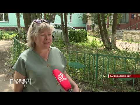 На крыше здания лечебного корпуса Залегощенской ЦРБ завершаются ремонтные работы.