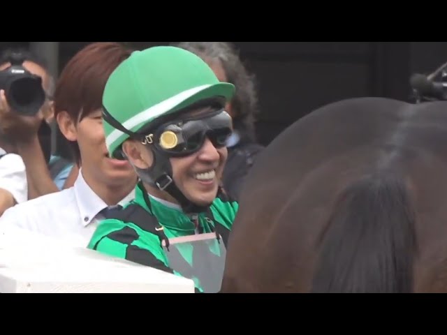 武豊騎手騎乗のポッドビート号がメイクデビュー中山で10馬身差の