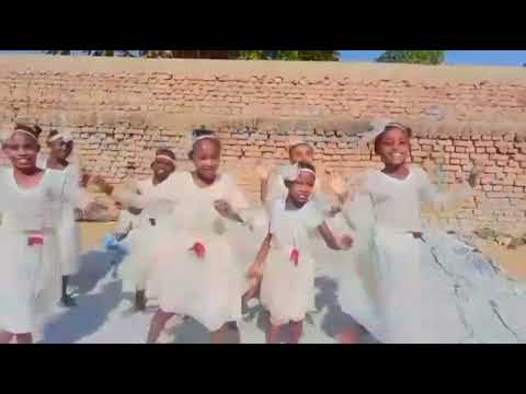 سلطنة عمان استعراض فرقة رياض الطفولة 