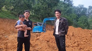 A 15yearold single mother was helped by a kind man to build a new house