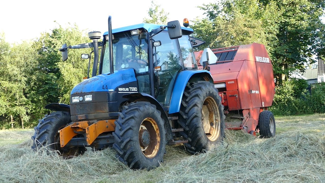 New Holland TS90 Baling Roundbales w/ Welger RP165 Roundbaler | Danish Agriculture