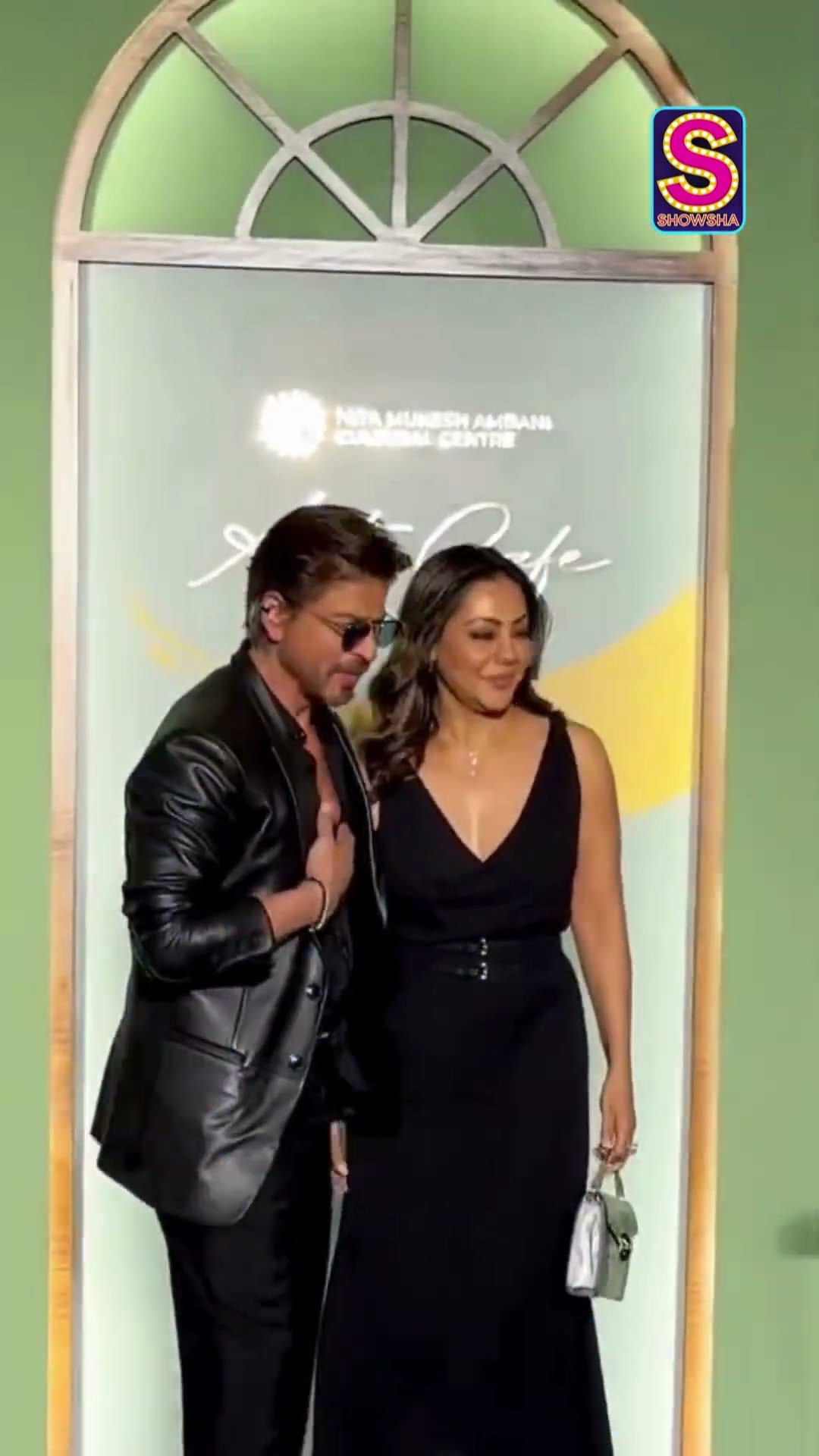 It’s All Black For SRK \u0026 Gauri: The Power Couple Turn Heads All While Twinning! | N18S #shorts